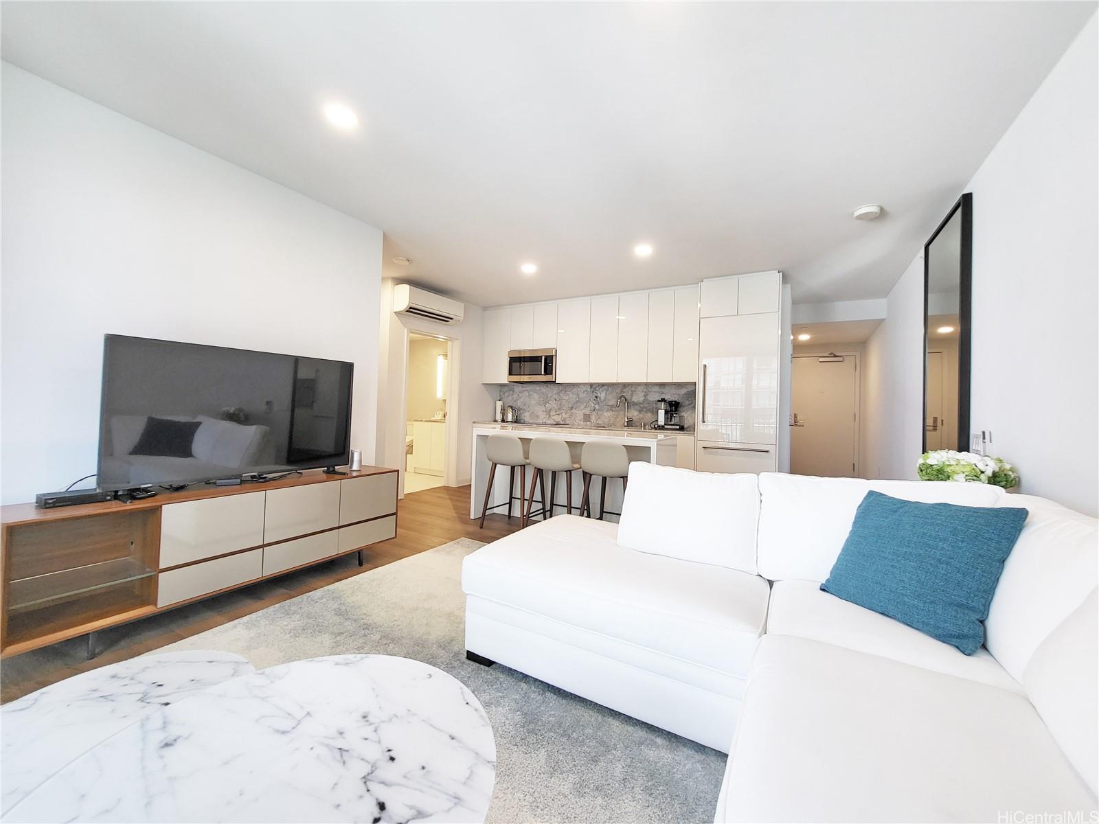 987 Queen Street Honolulu - Rental - photo 7 of 25