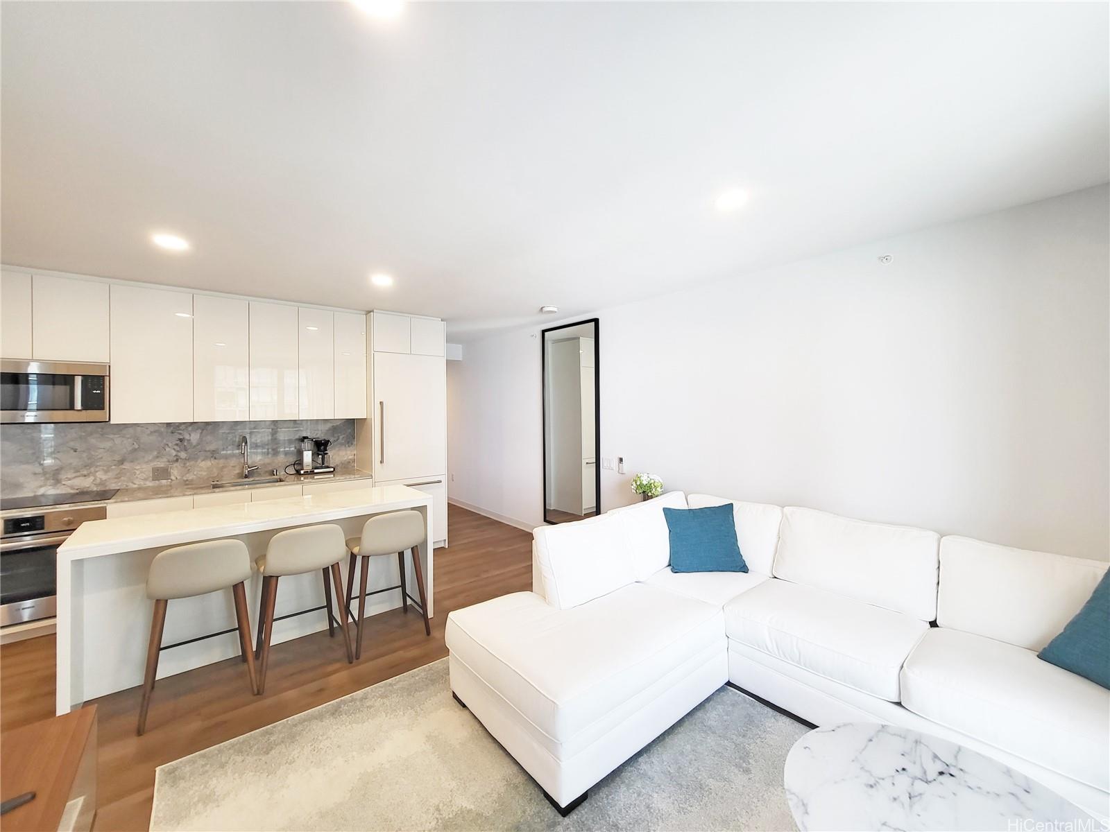 987 Queen Street Honolulu - Rental - photo 8 of 25