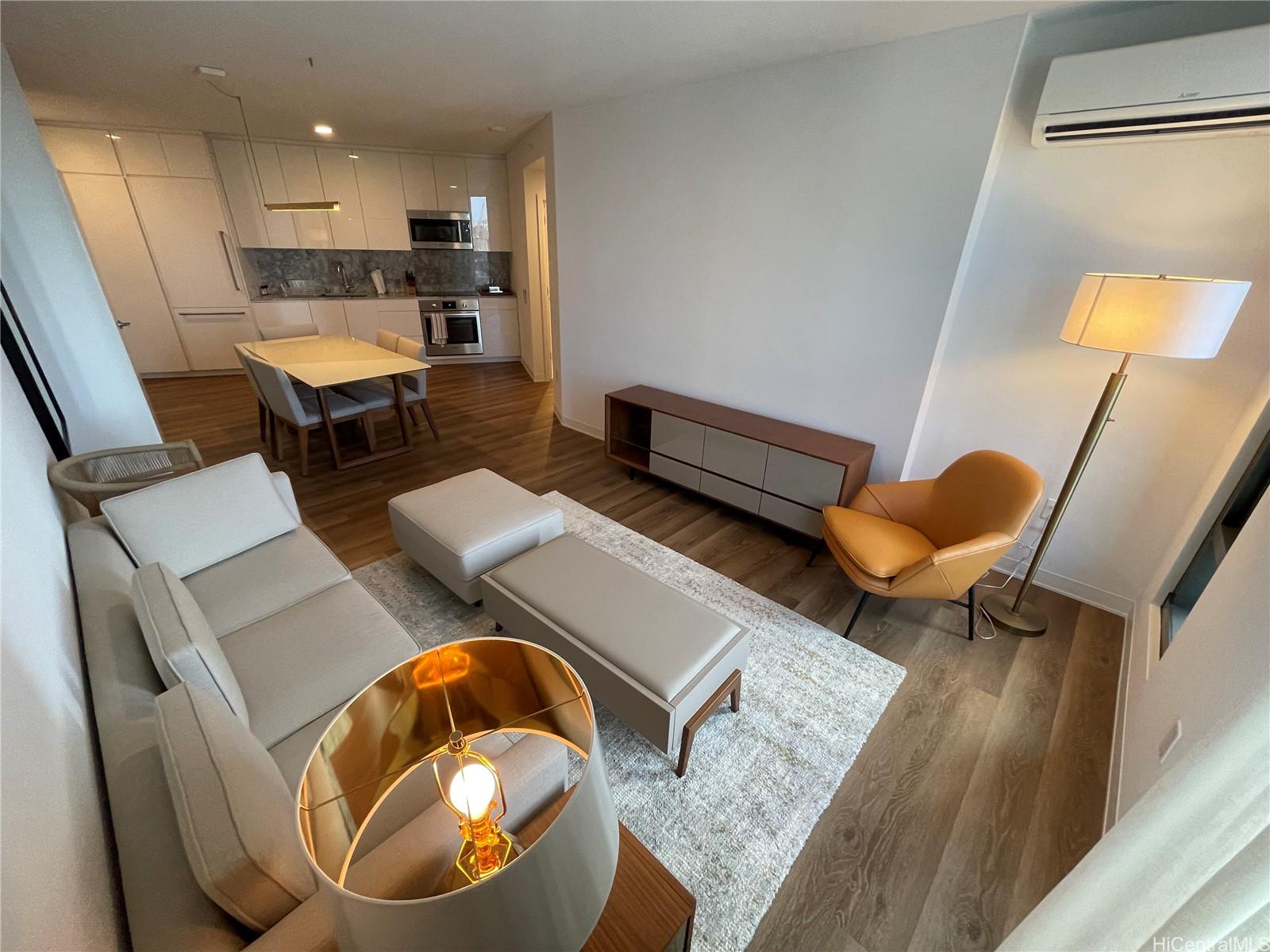 987 Queen St Honolulu - Rental - photo 2 of 20