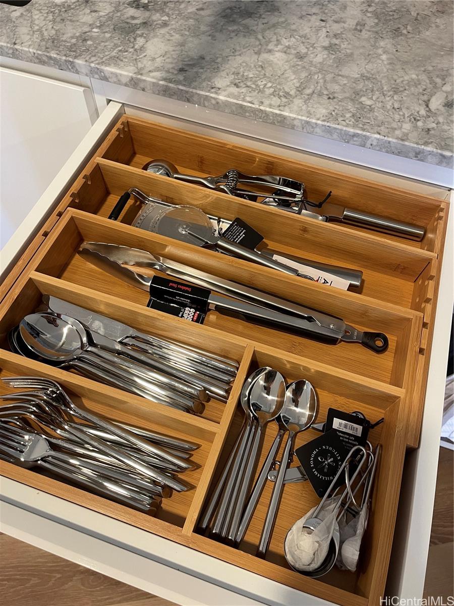 987 Queen St Honolulu - Rental - photo 11 of 20