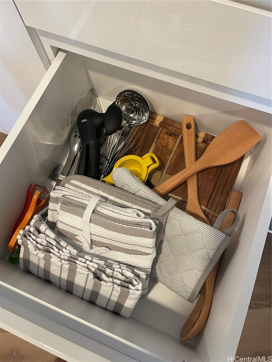 987 Queen St Honolulu - Rental - photo 12 of 20