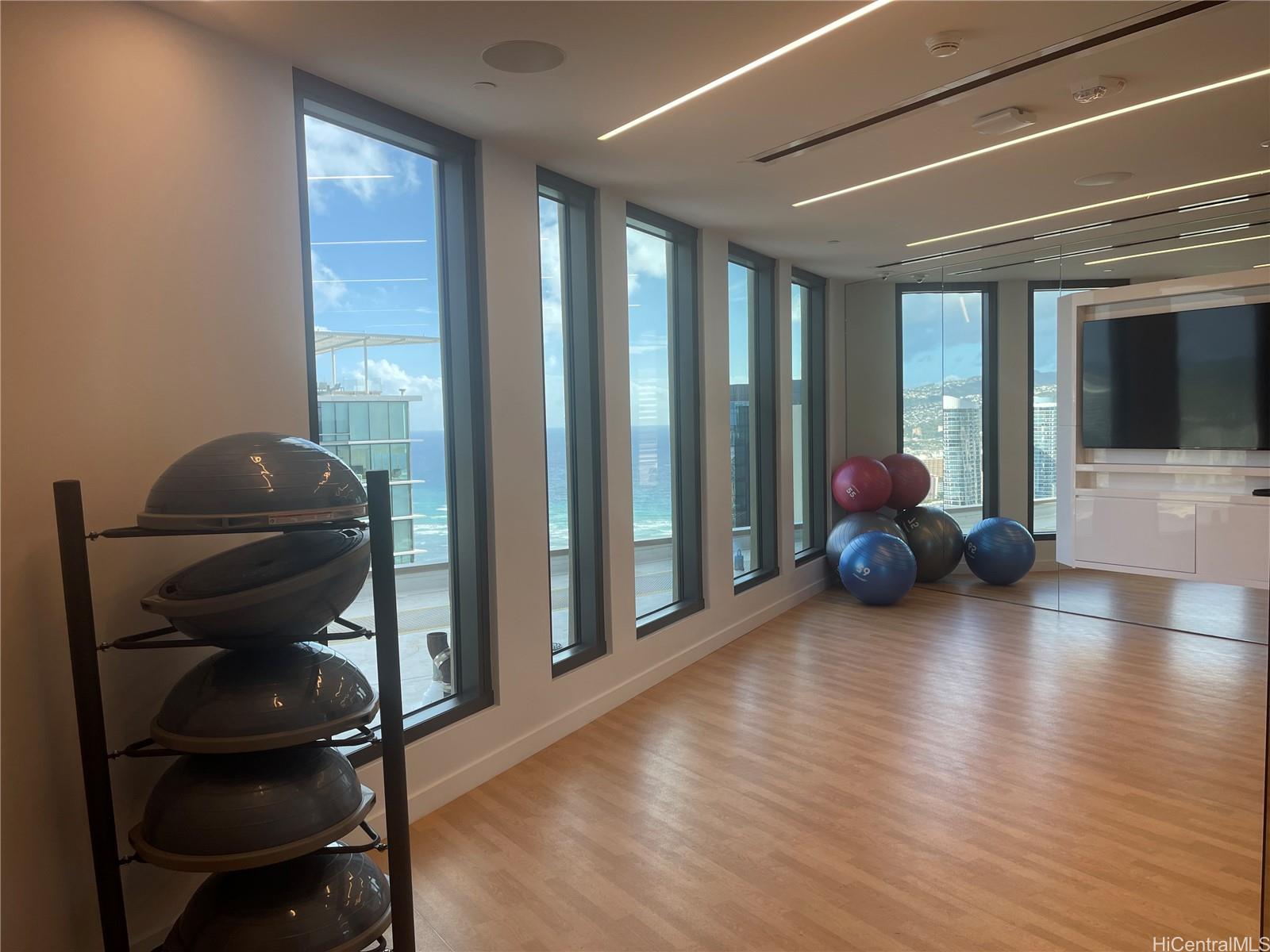 987 Queen St Honolulu - Rental - photo 17 of 20