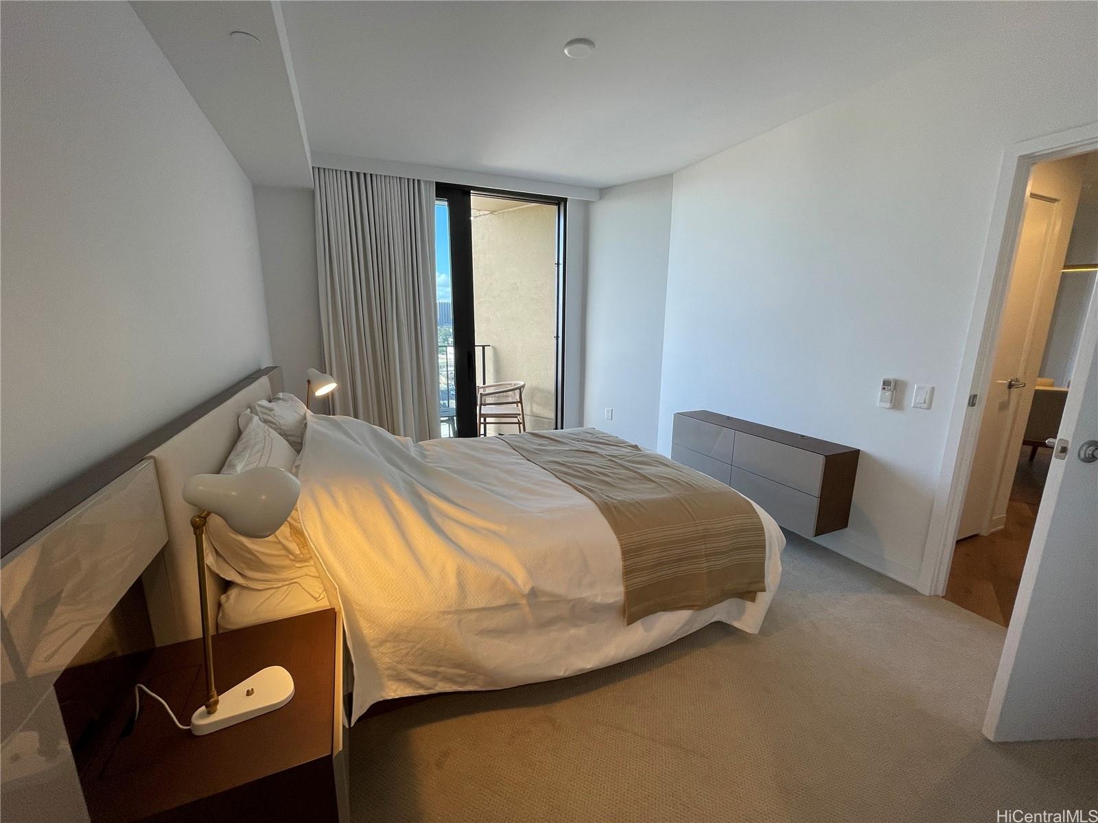 987 Queen St Honolulu - Rental - photo 3 of 20