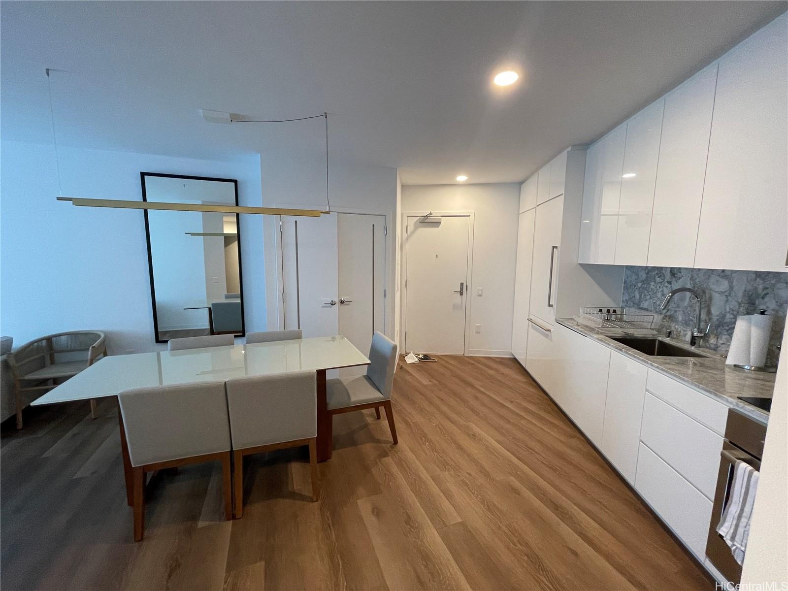 987 Queen St Honolulu - Rental - photo 7 of 20