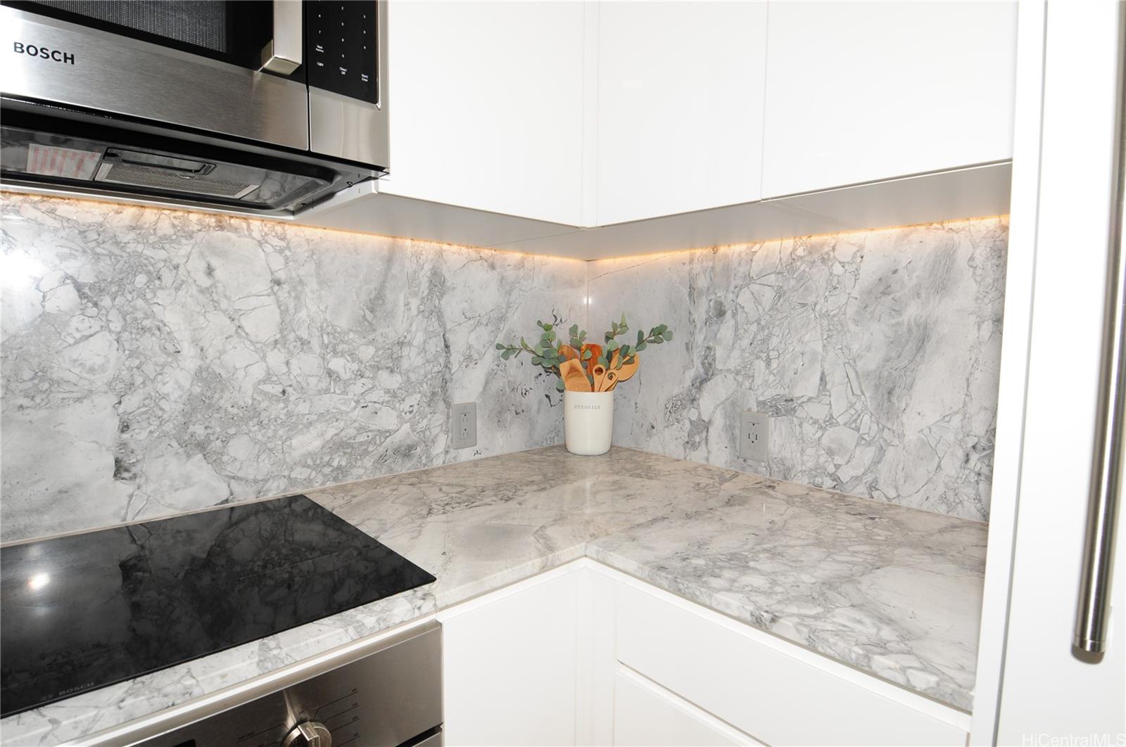 Aalii condo # 1612, Honolulu, Hawaii - photo 5 of 25