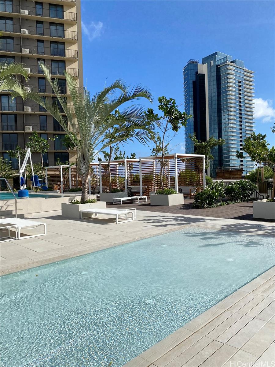 987 Queen Street Honolulu - Rental - photo 3 of 13