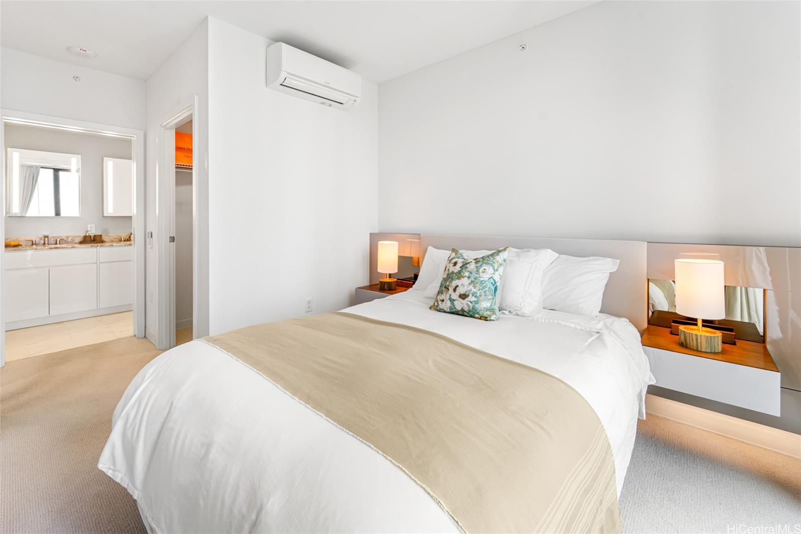 Aalii condo # 2001, Honolulu, Hawaii - photo 16 of 25