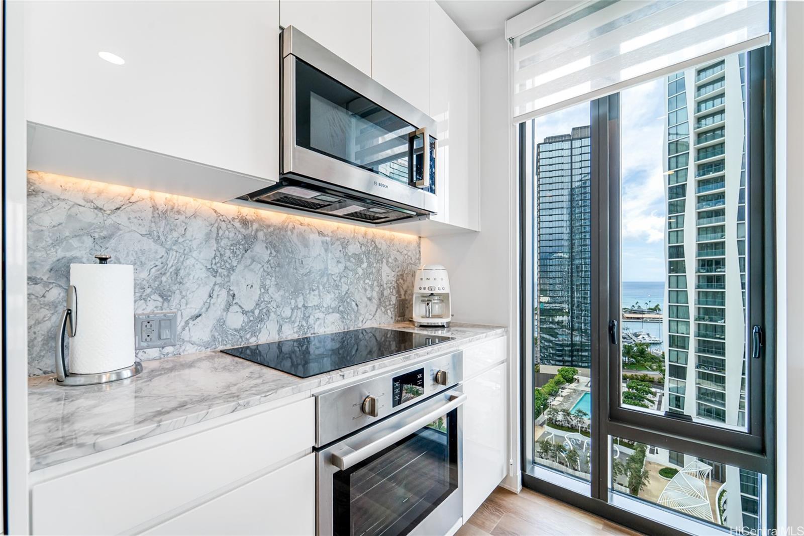 Aalii condo # 2001, Honolulu, Hawaii - photo 20 of 25