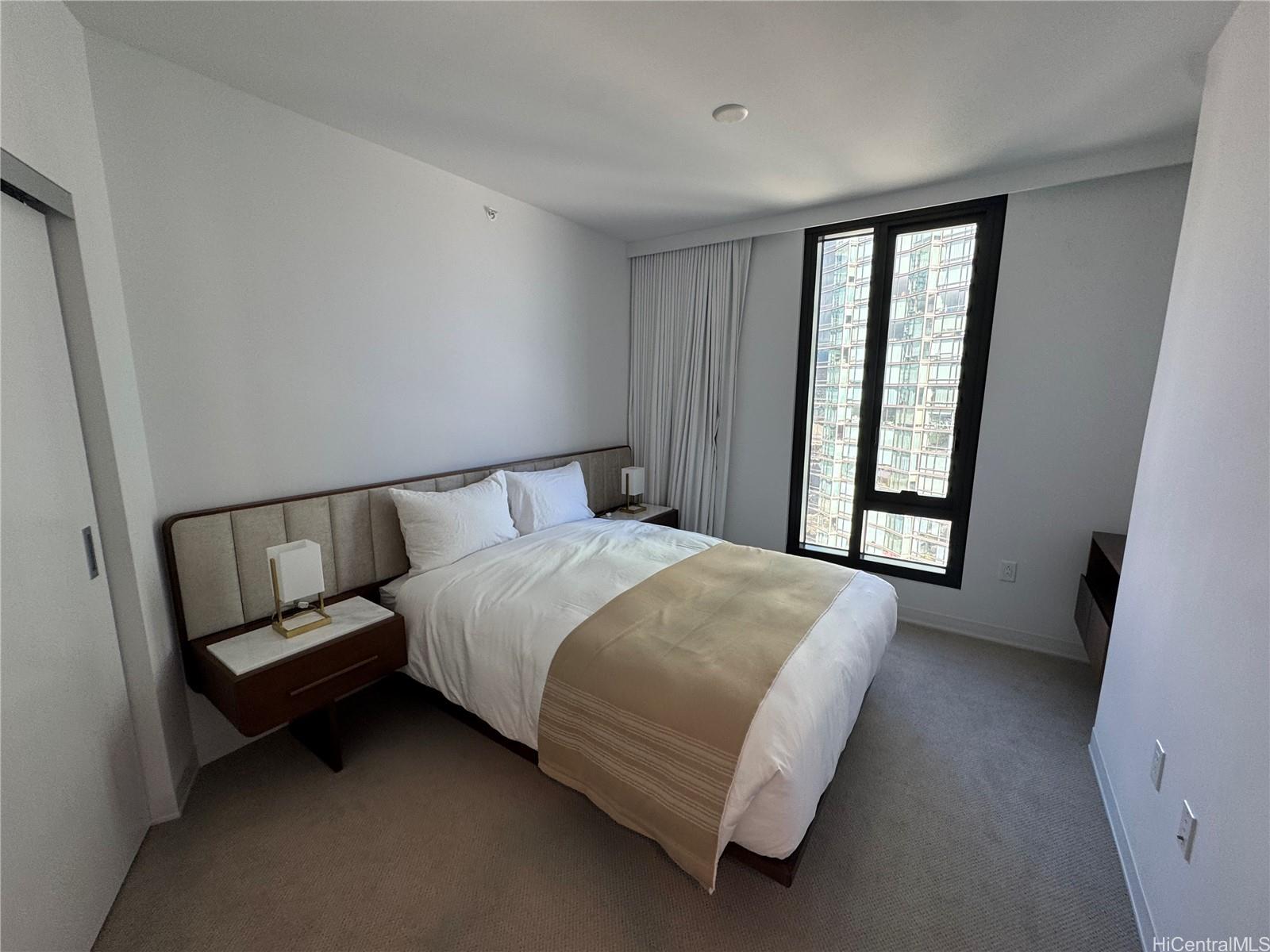 987 Queen St Honolulu - Rental - photo 7 of 9