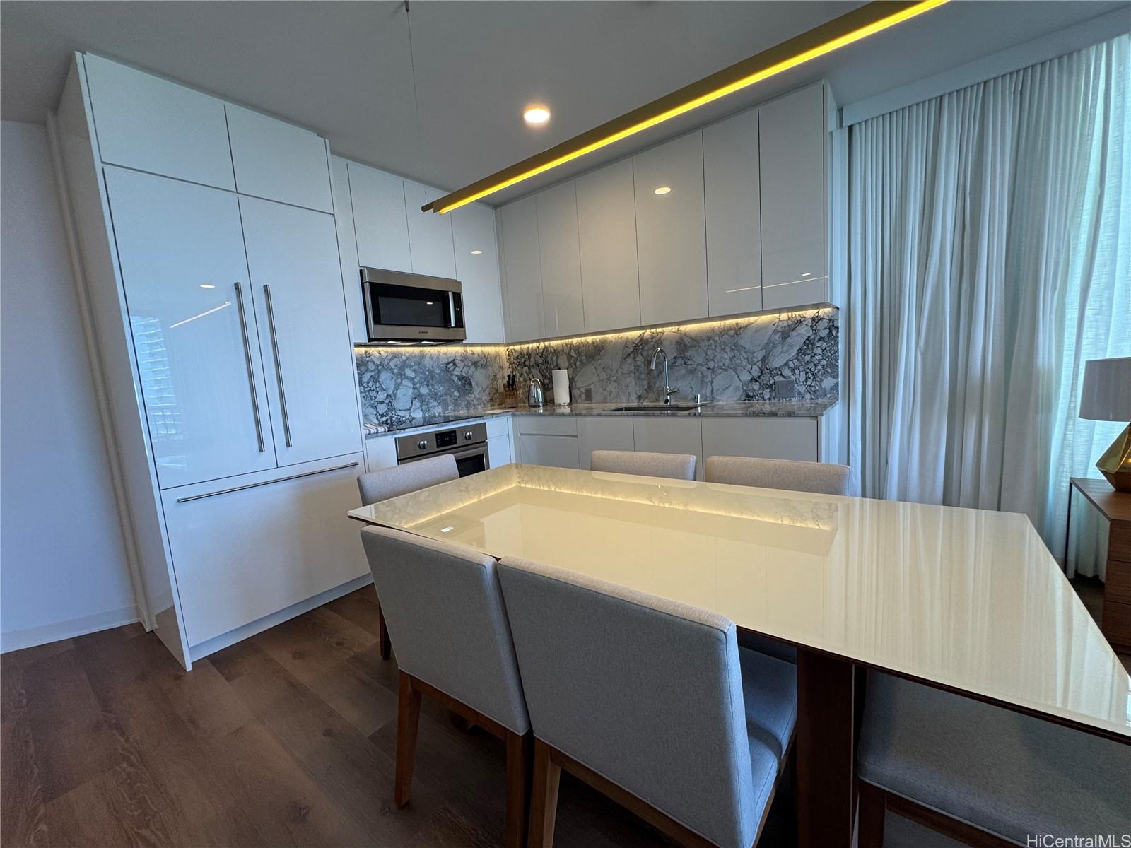 987 Queen St Honolulu - Rental - photo 4 of 9