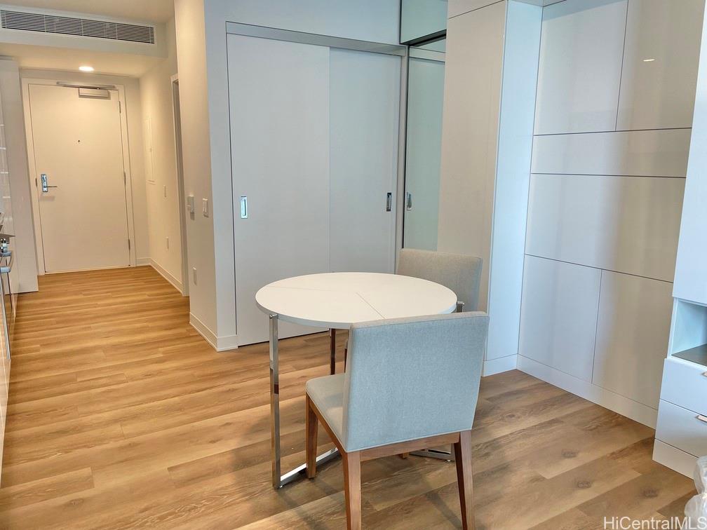 987 Queen St Honolulu - Rental - photo 3 of 20