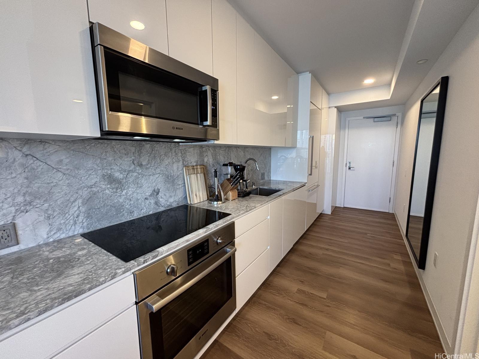 987 Queen St Honolulu - Rental - photo 3 of 24