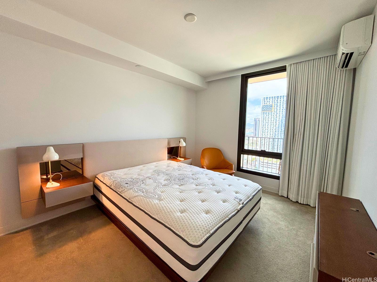 987 Queen St Honolulu - Rental - photo 7 of 24