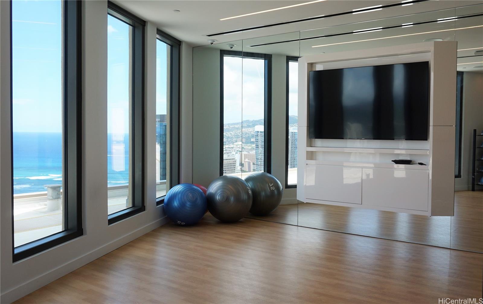 987 Queen St Honolulu - Rental - photo 11 of 21