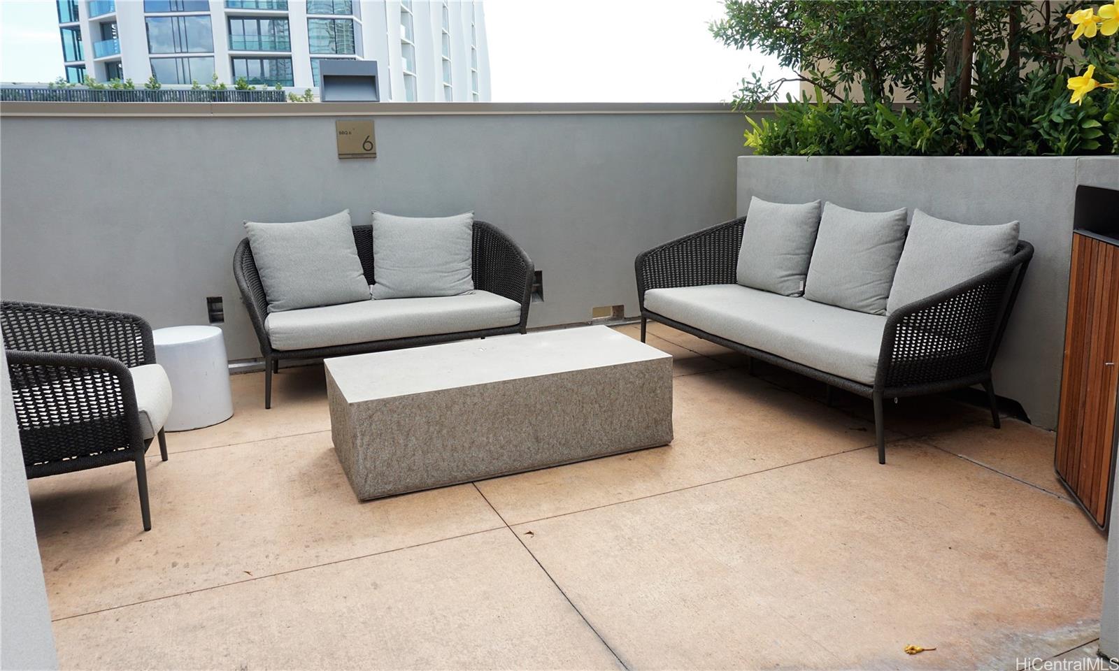 987 Queen St Honolulu - Rental - photo 19 of 21