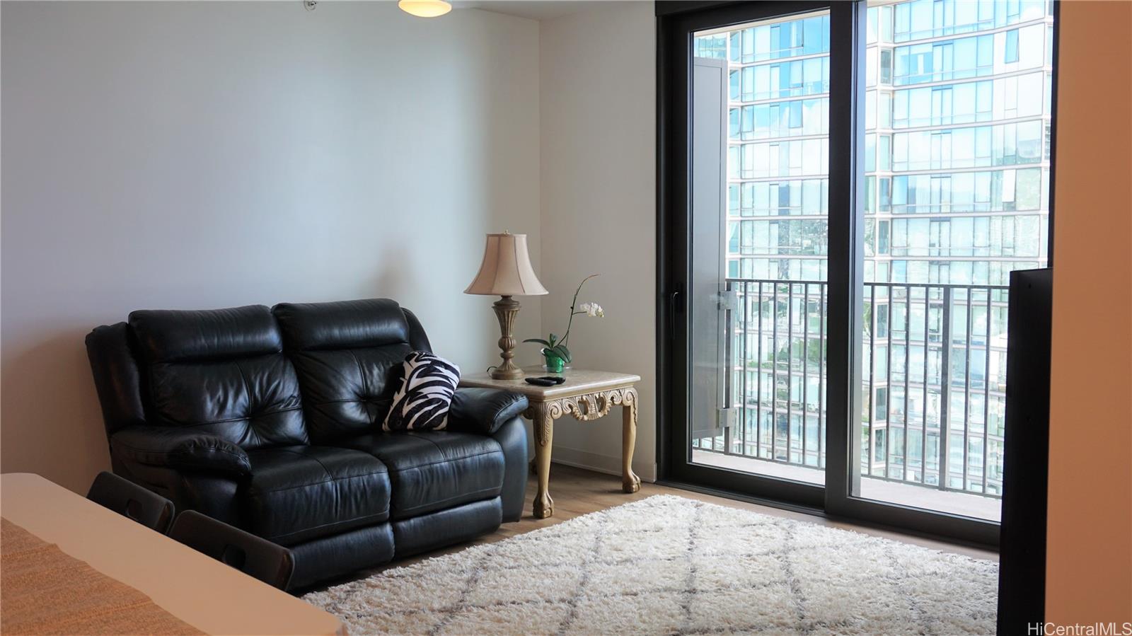 987 Queen St Honolulu - Rental - photo 3 of 21