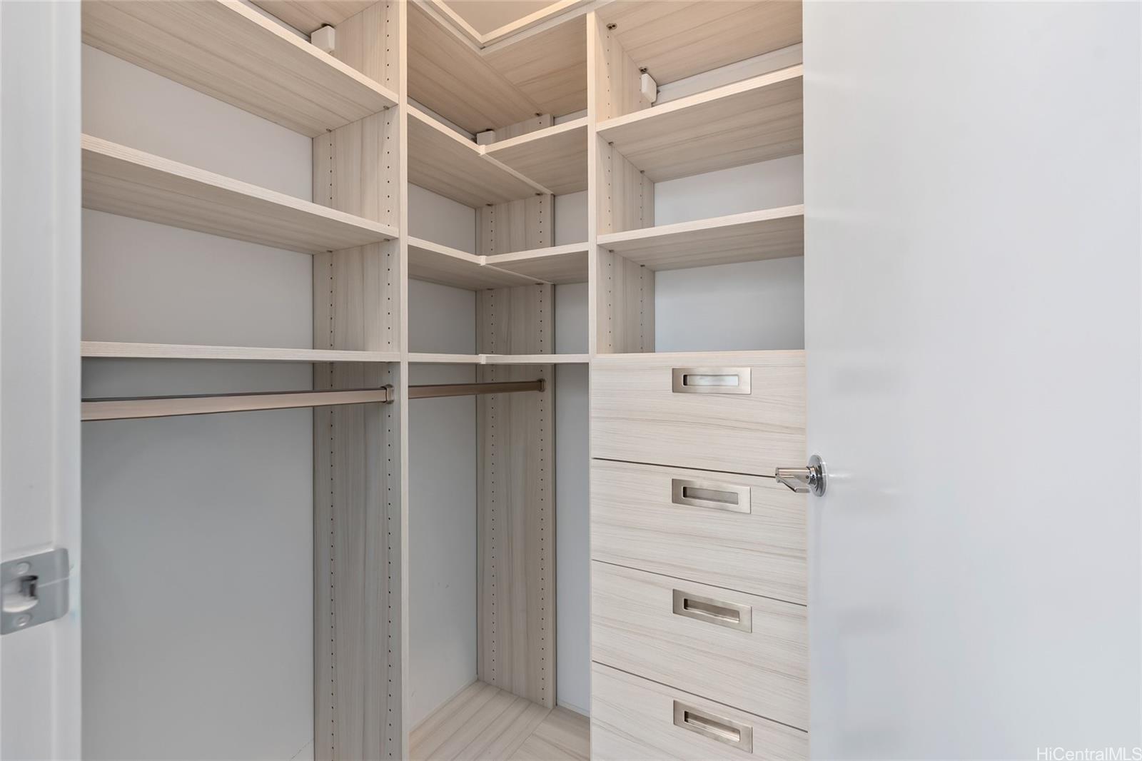 Aalii condo # 2514, Honolulu, Hawaii - photo 17 of 25