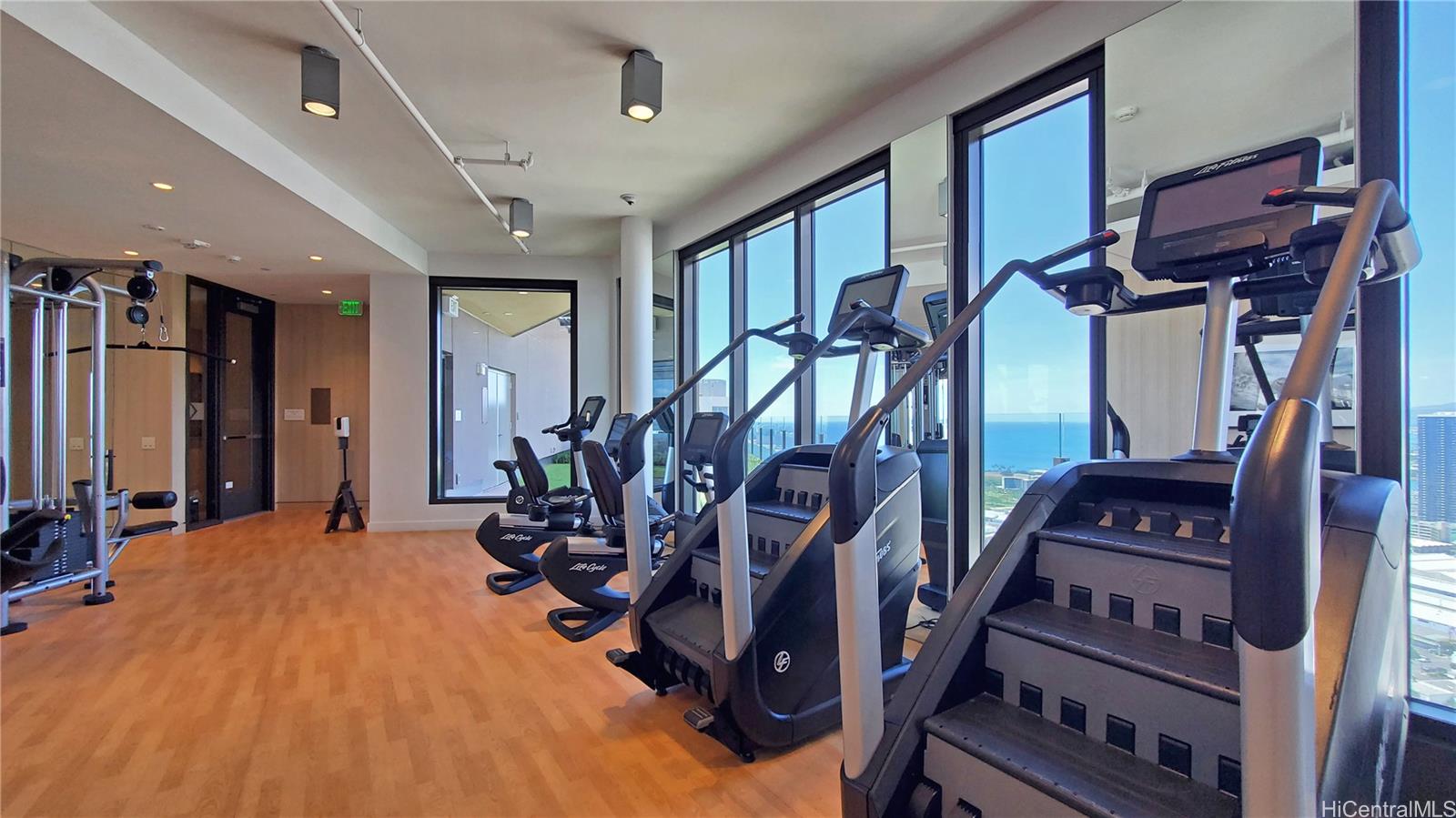 987 Queen Street Honolulu - Rental - photo 7 of 20