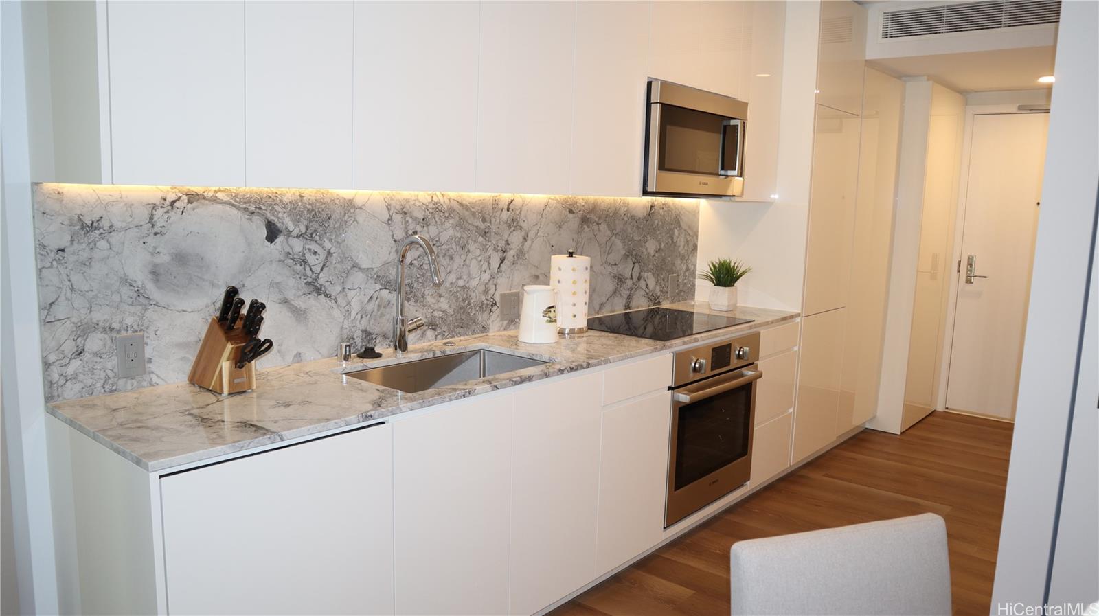 Aalii condo # 3010, Honolulu, Hawaii - photo 2 of 25