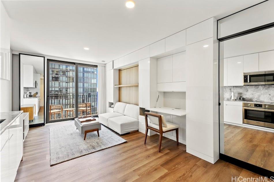 987 Queen St Honolulu - Rental - photo 2 of 25