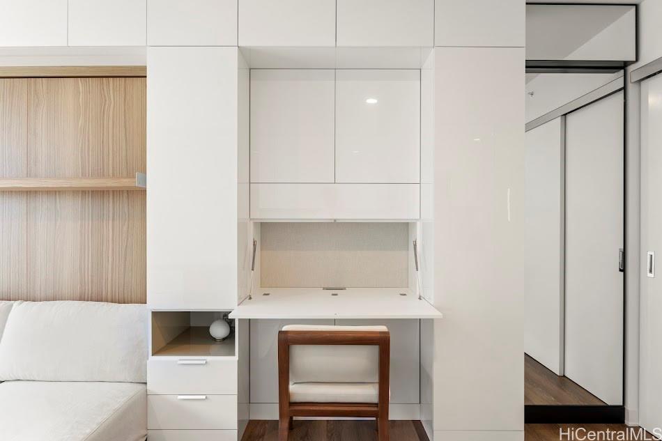 987 Queen St Honolulu - Rental - photo 7 of 25