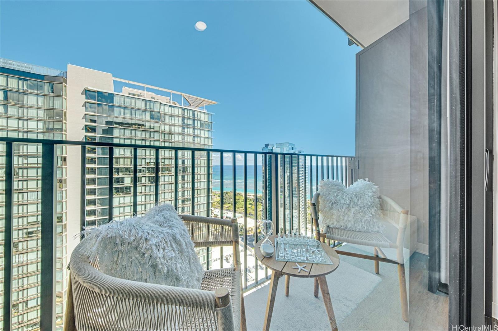 987 Queen St Honolulu - Rental - photo 17 of 24