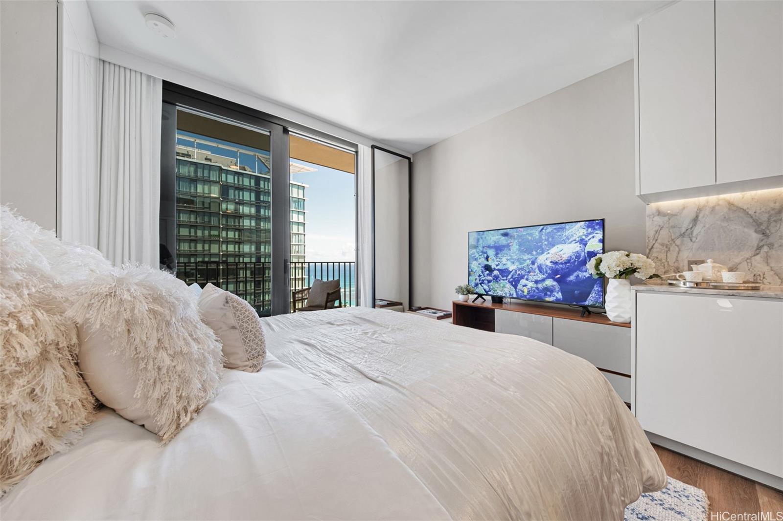 987 Queen St Honolulu - Rental - photo 5 of 24