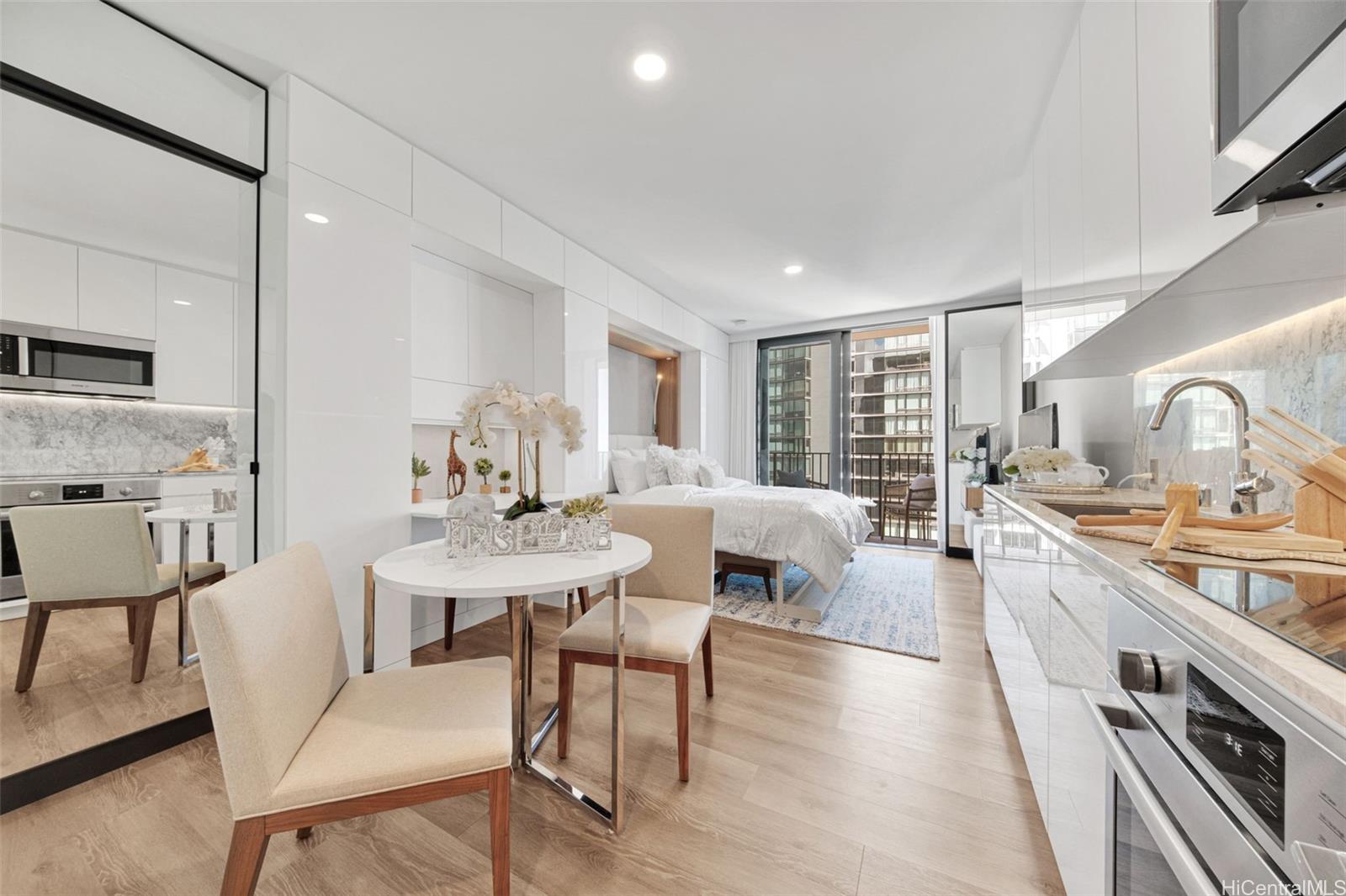 987 Queen St Honolulu - Rental - photo 7 of 24