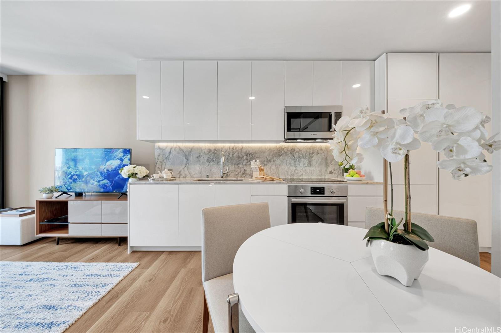 987 Queen St Honolulu - Rental - photo 8 of 24