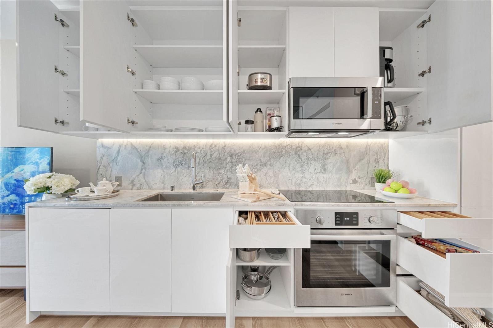 987 Queen St Honolulu - Rental - photo 9 of 24