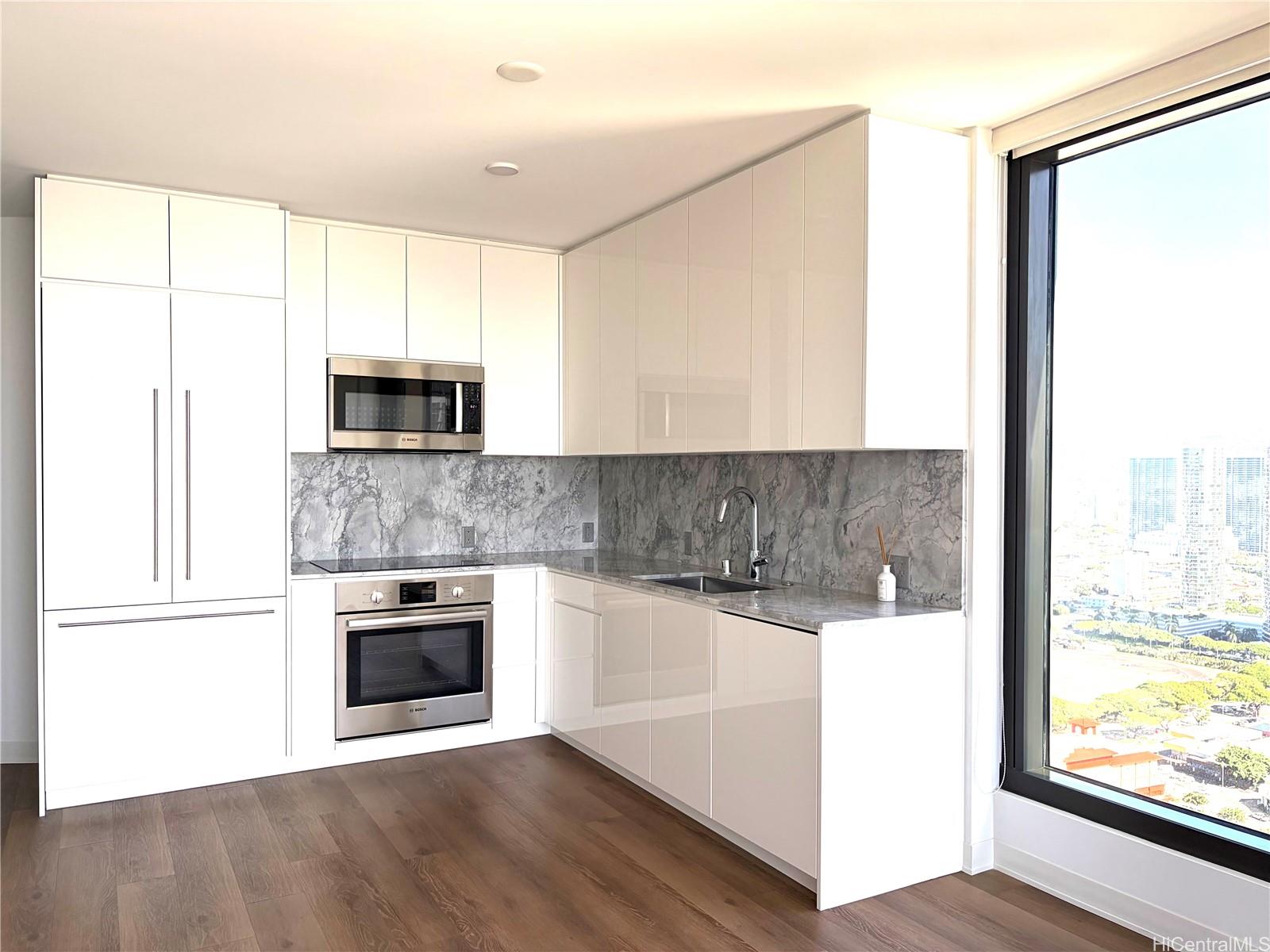 Aalii condo # 3702, Honolulu, Hawaii - photo 4 of 19