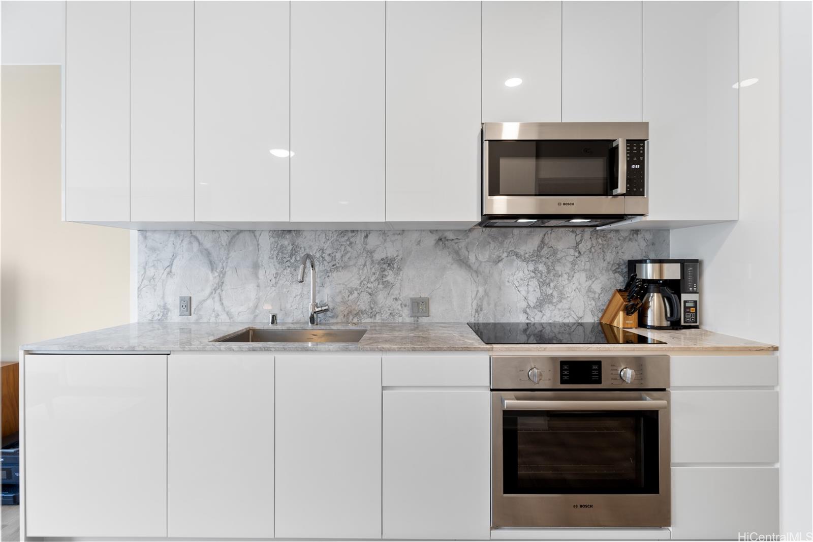 987 Queen St Honolulu - Rental - photo 14 of 25