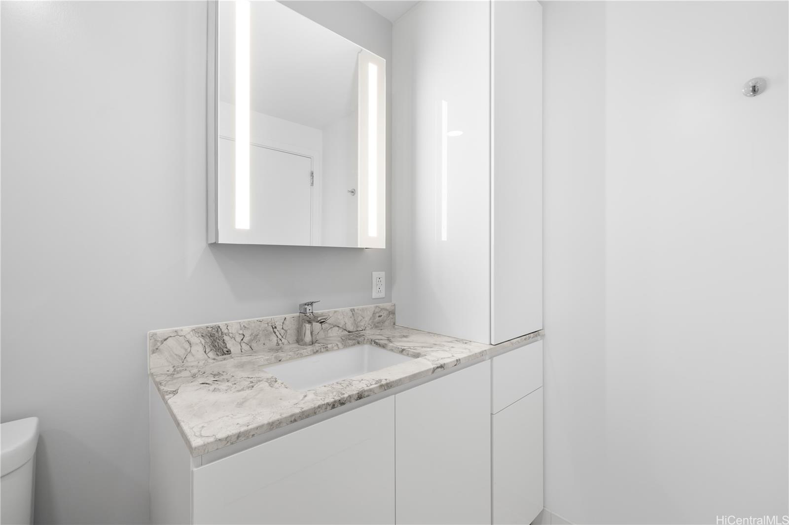 987 Queen St Honolulu - Rental - photo 17 of 25