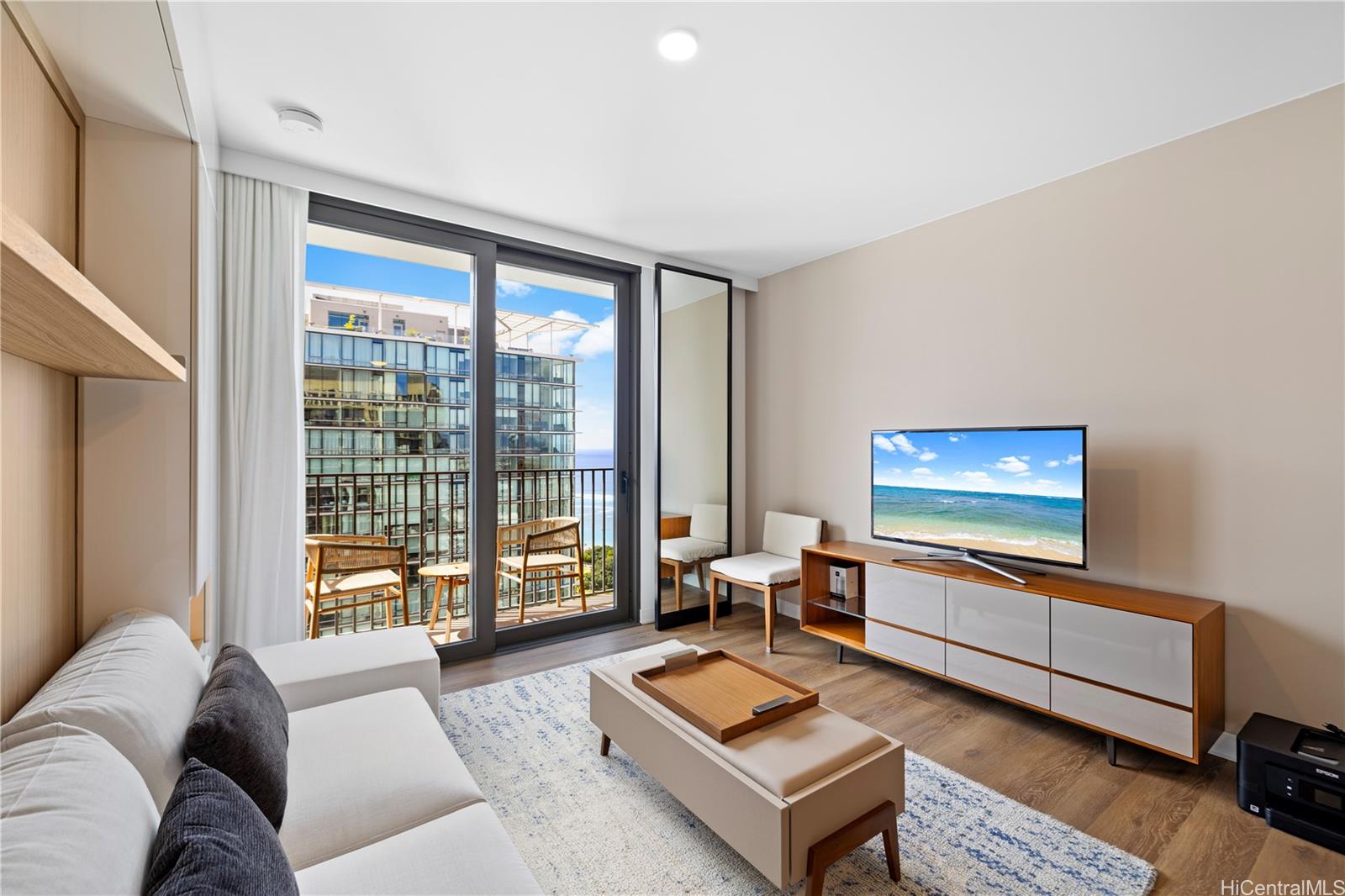 987 Queen St Honolulu - Rental - photo 3 of 25