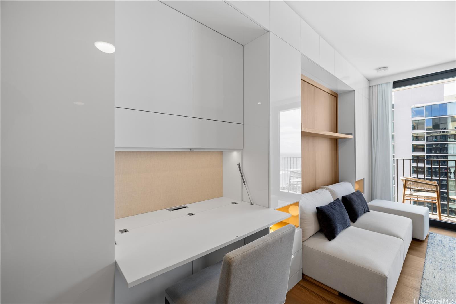 987 Queen St Honolulu - Rental - photo 8 of 25