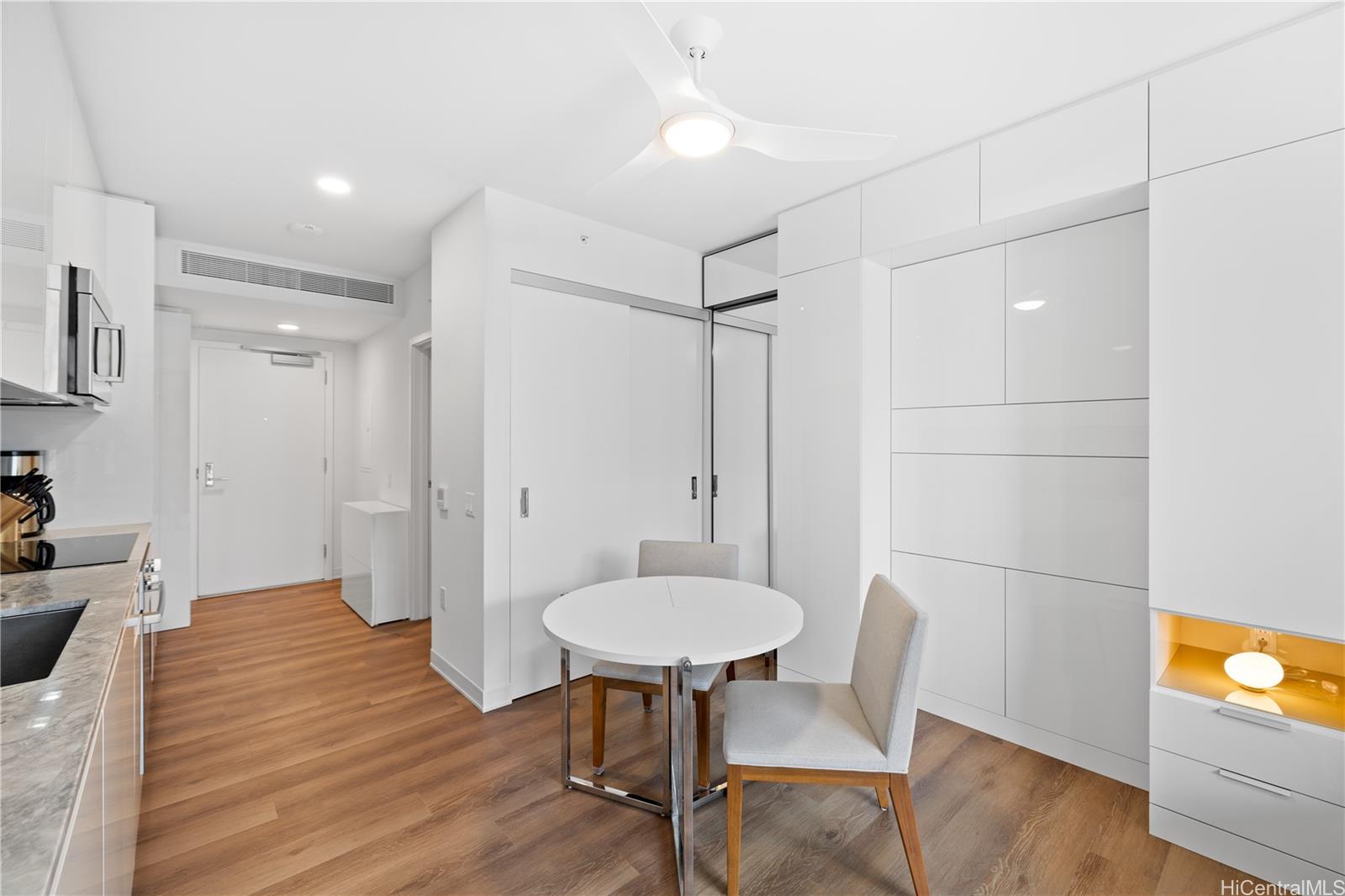 987 Queen St Honolulu - Rental - photo 10 of 25