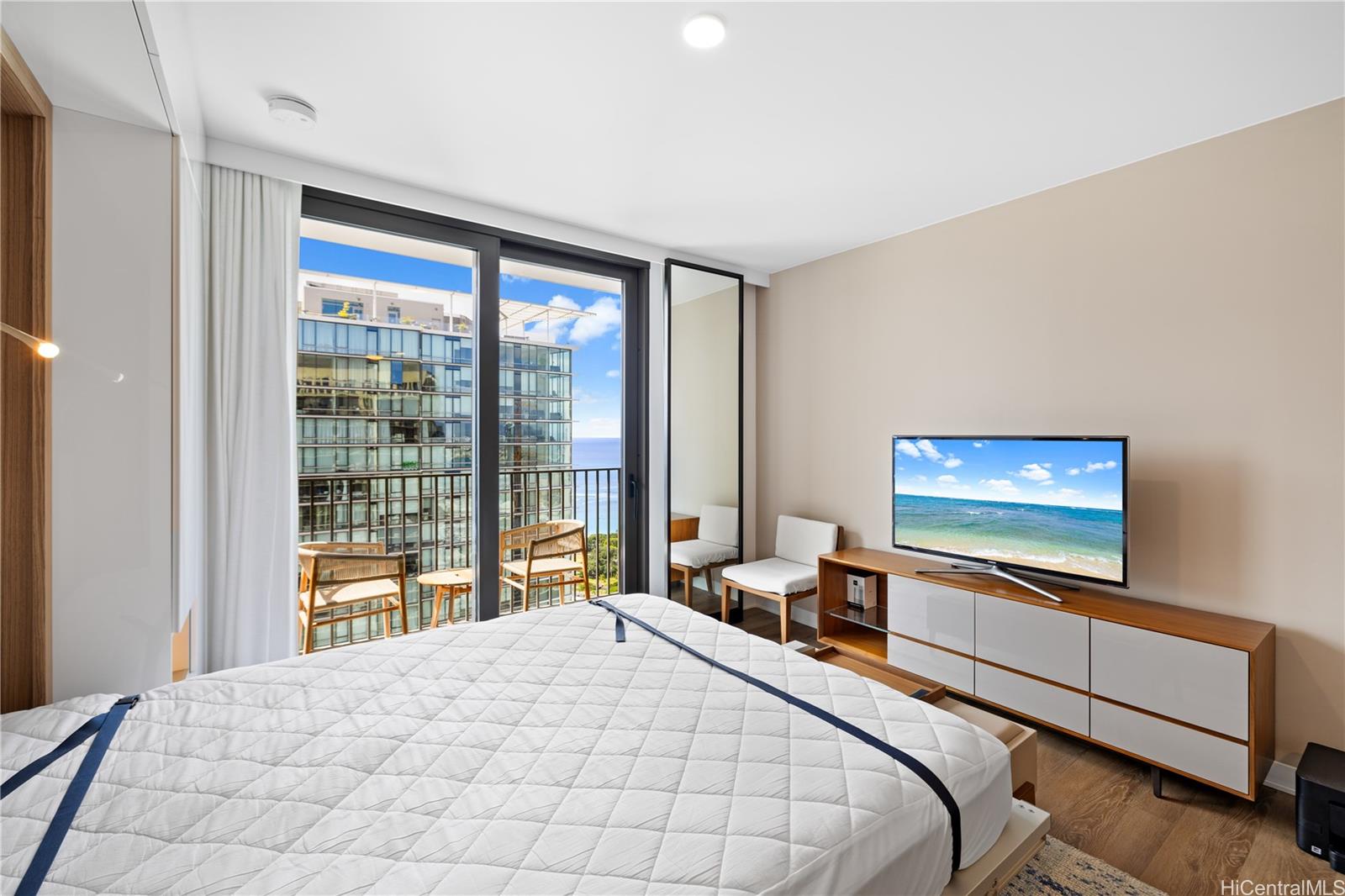 987 Queen Street Honolulu - Rental - photo 5 of 24