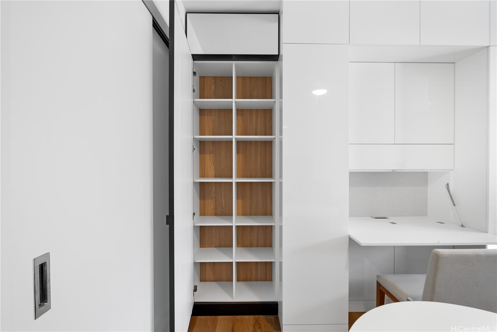 987 Queen Street Honolulu - Rental - photo 10 of 24