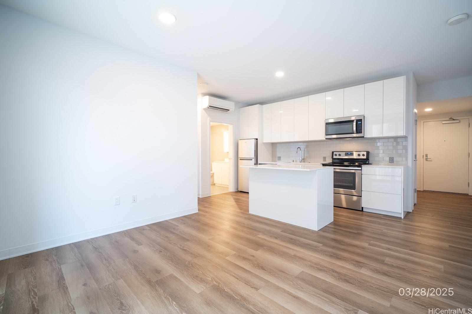 987 Queen St Honolulu - Rental - photo 2 of 21