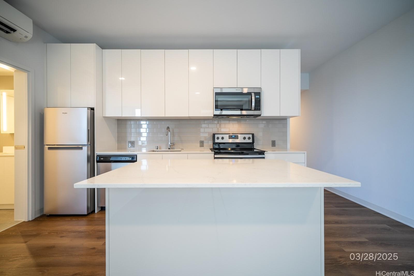 987 Queen St Honolulu - Rental - photo 4 of 21