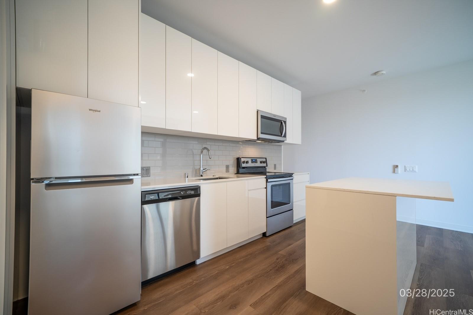 987 Queen St Honolulu - Rental - photo 5 of 21