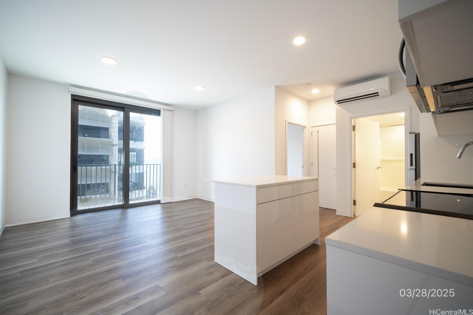 987 Queen St Honolulu - Rental - photo 7 of 21