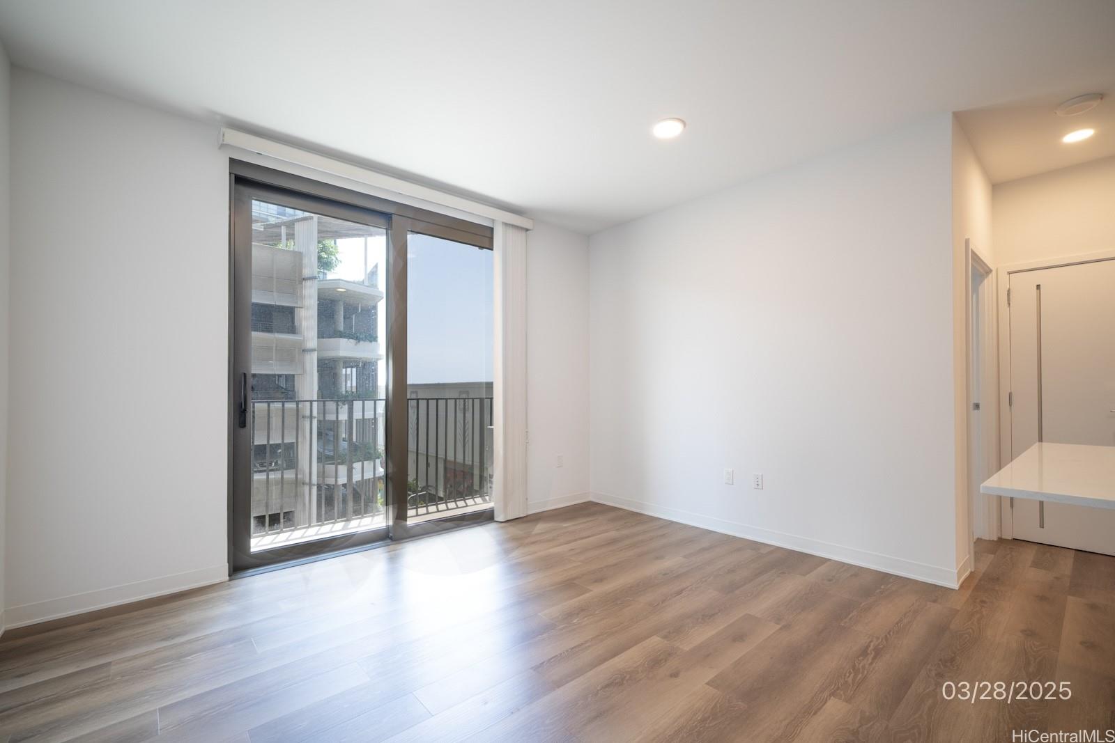 987 Queen St Honolulu - Rental - photo 8 of 21