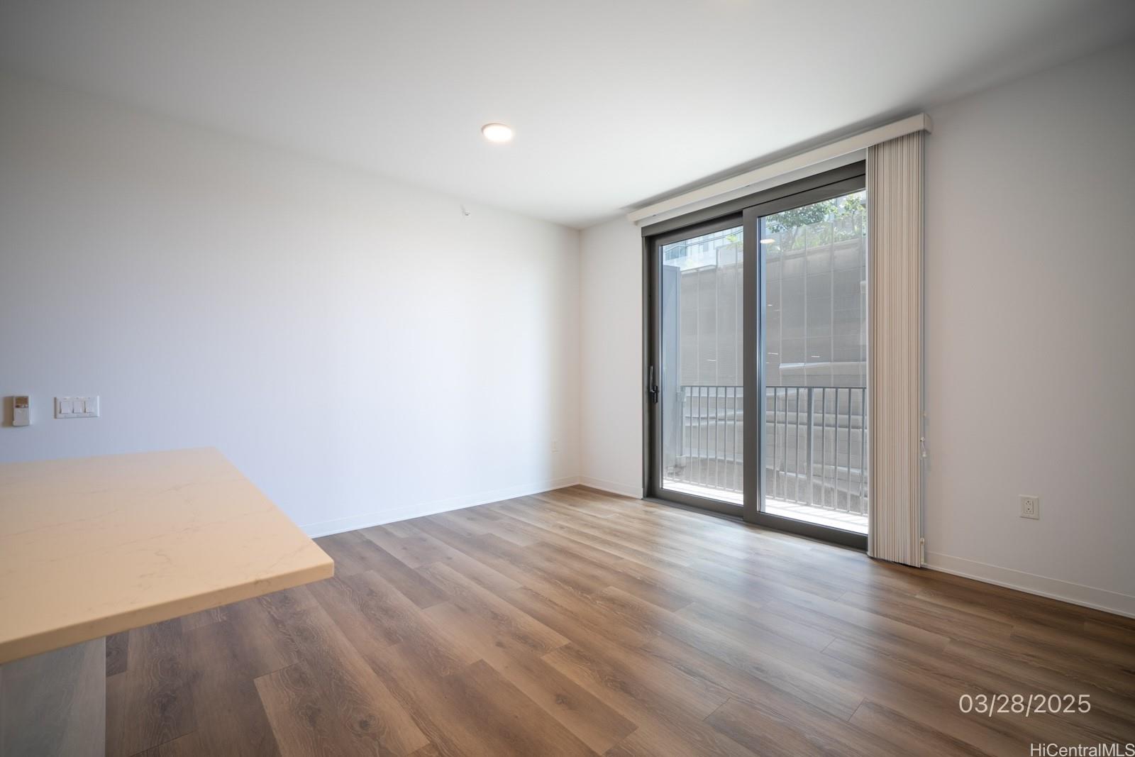 987 Queen St Honolulu - Rental - photo 9 of 21