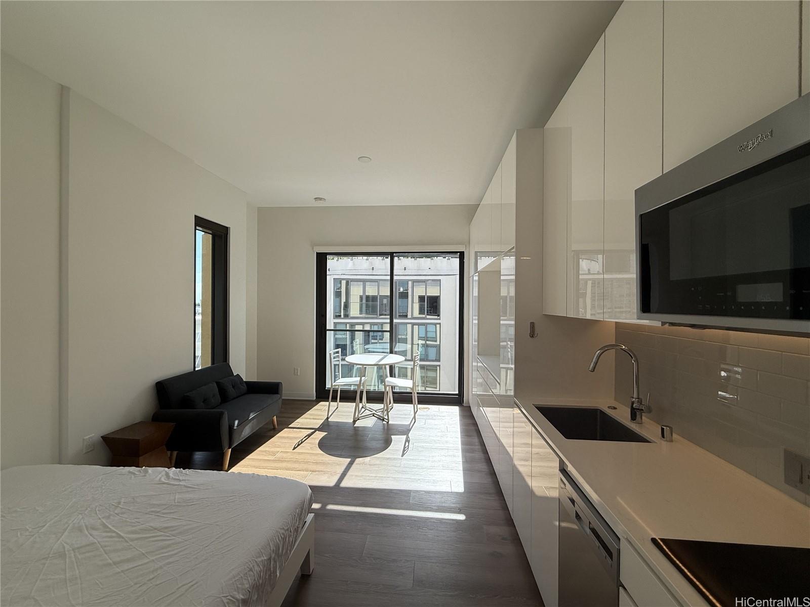 987 Queen St Honolulu - Rental - photo 2 of 23