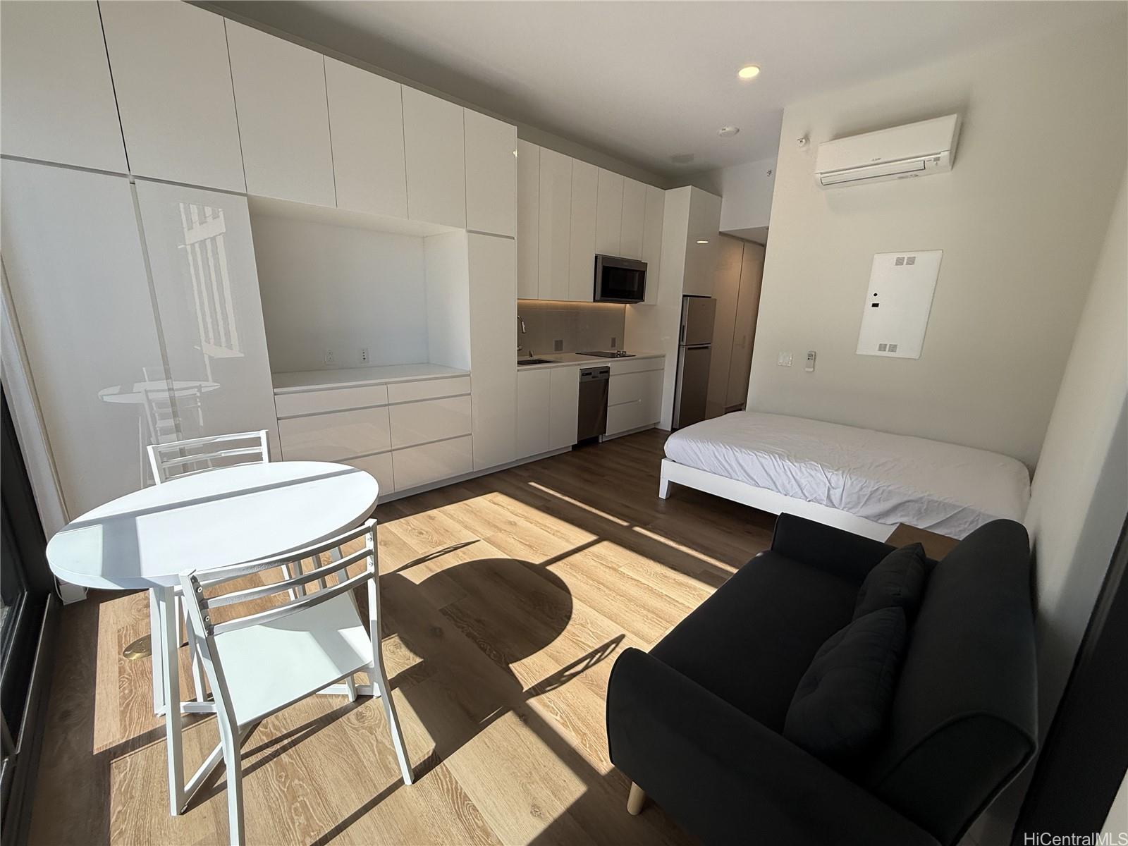 987 Queen St Honolulu - Rental - photo 5 of 23