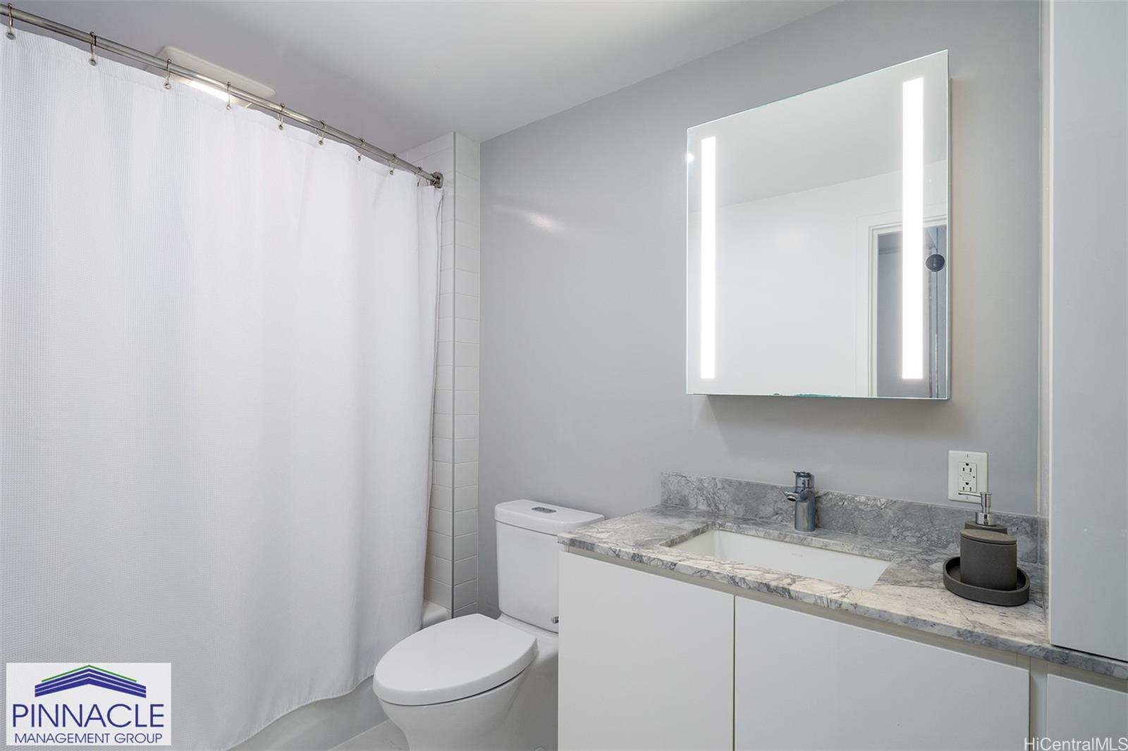 987 Queen St Honolulu - Rental - photo 8 of 11