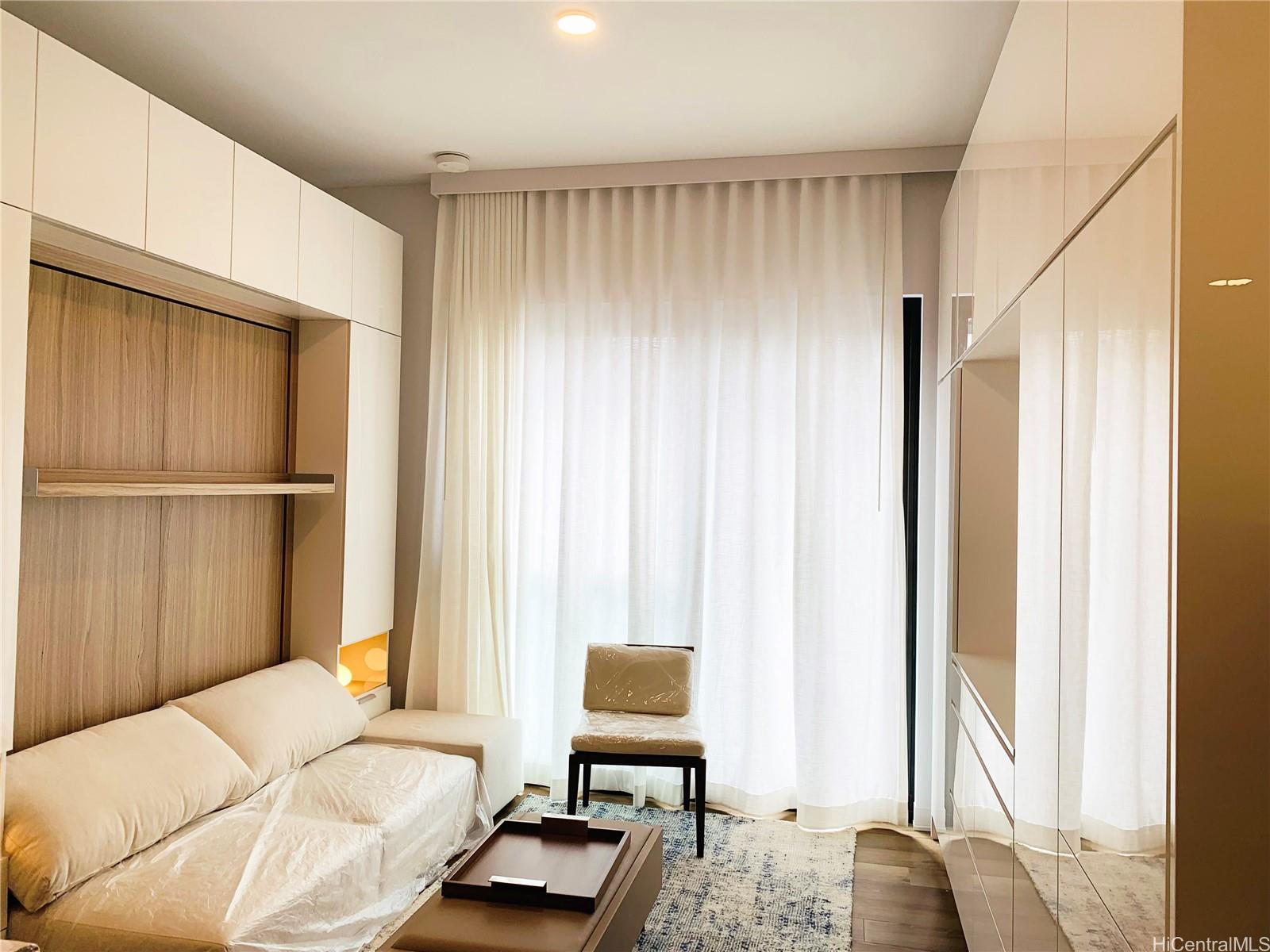 987 Queen St Honolulu - Rental - photo 2 of 24