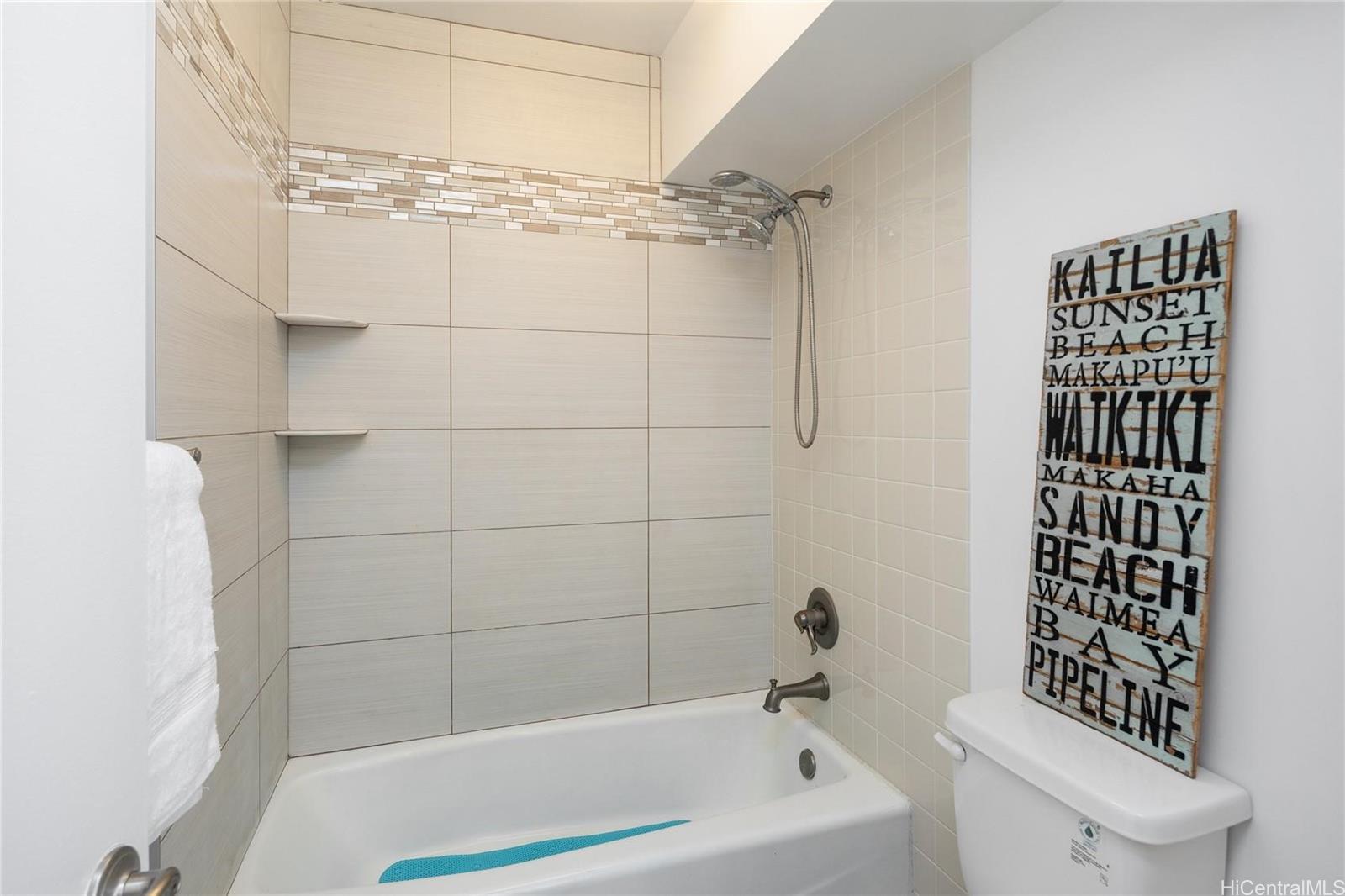 Colonnade on the Greens condo # 1-402, Aiea, Hawaii - photo 7 of 21