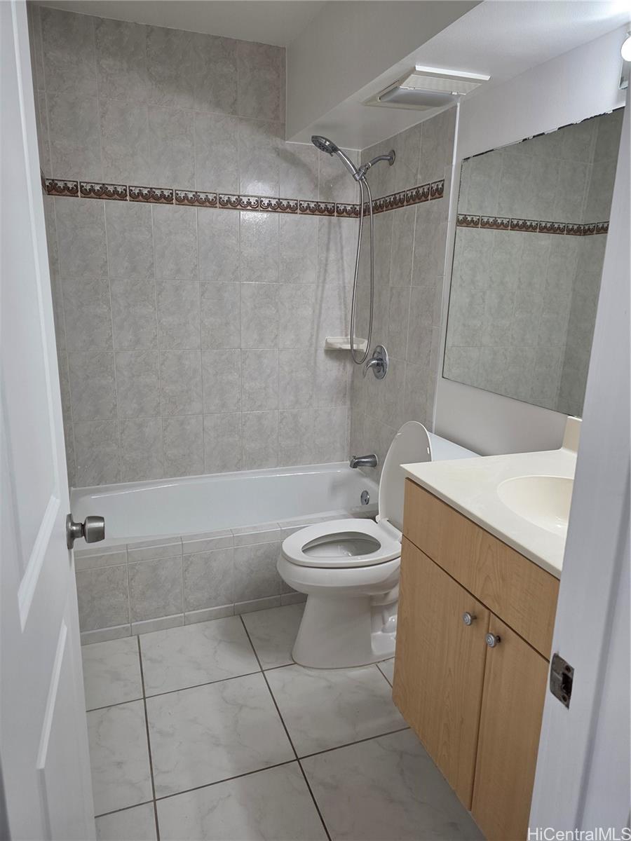 Colonnade on the Greens condo # 1-802, Aiea, Hawaii - photo 11 of 19